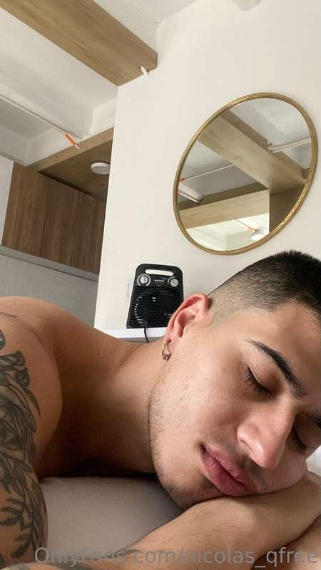 😴