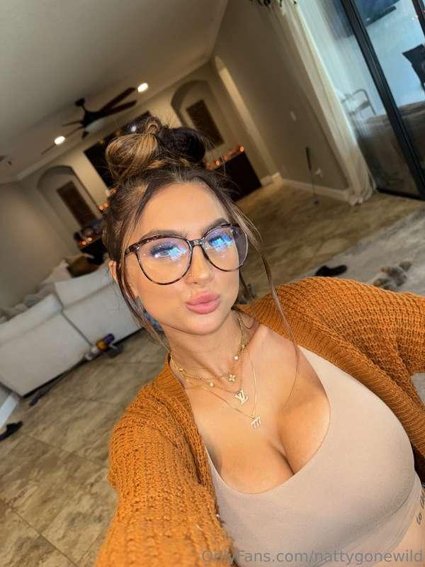 you horny?? I want you to get that dick hard and send me a p..