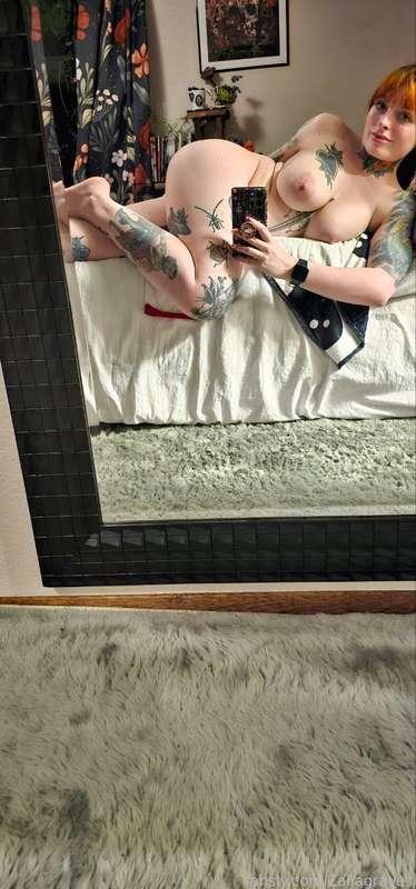 Caution:⚠️Objects in mirror may cause spontaneous boners! 


#redhead #milf #boobs #tits #bigboobs #pussy #ass #tattoos #altmilf #hotmilf #curvy #shaved #hourglass #zaliagraves #fyp #mirror #mirrorselfie #nude #naked #fullbody #curves #sexy