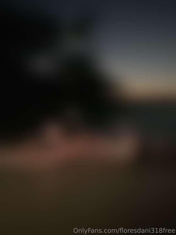 Estar acostada me dejó el bikini lleno de arena 🌊😵‍💫