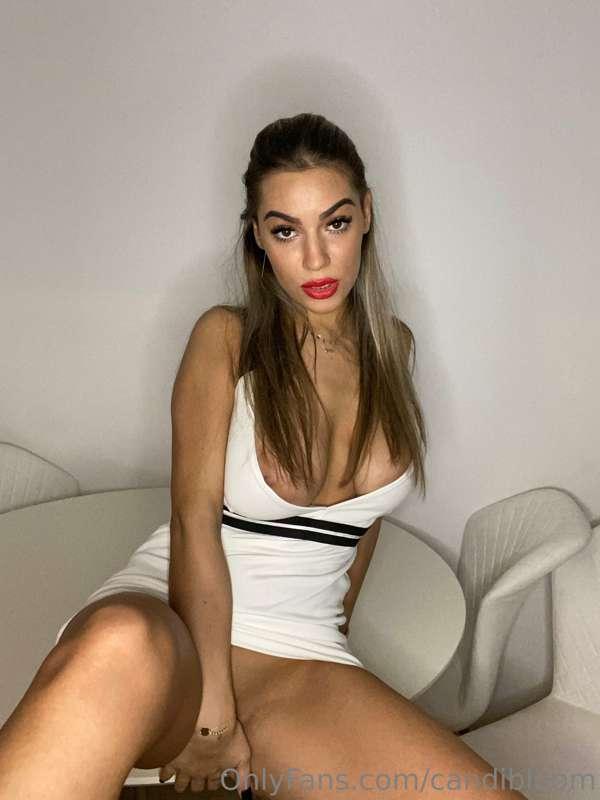 DM ME💋💋 It's going to be very hot today🤤
