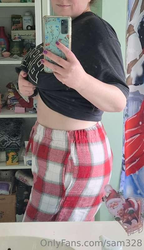 Embracing that thick waist