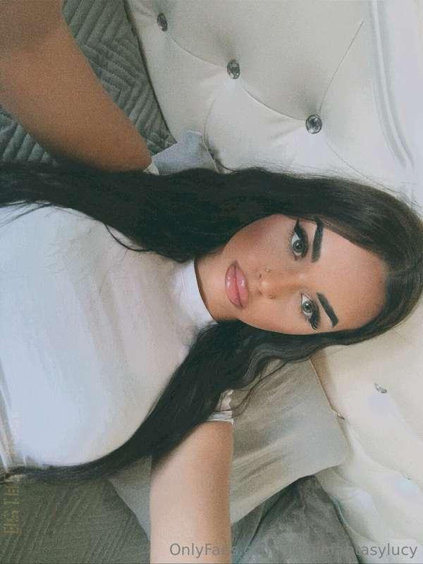 ## Makeup makes me look like a doll, don't you think? 😏