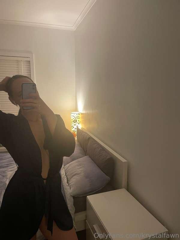 Swipe to see me drop the robe fully 🙈 I hope you’re having t..