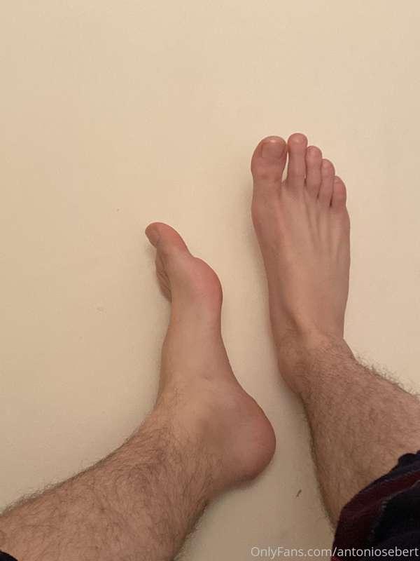 Y’all asked for feet 👅