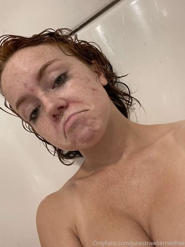 Post-shower bath sitting. 🍒🌮