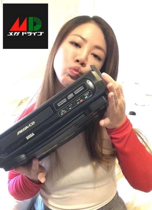 GamerGirl Action | Mega-See Me!