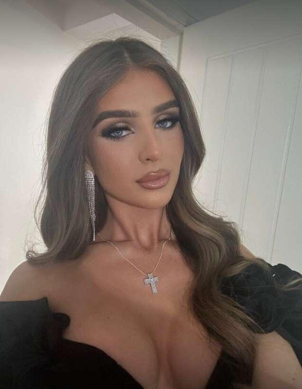 Do you prefer slutty or classy? 🙈