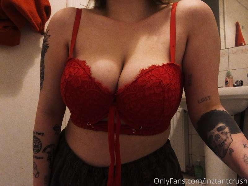 sometimes i forget i have actual bras i just never wear em 😶