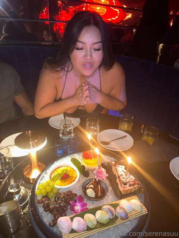 It’s my birthday!! 32 has never looked so good 😈