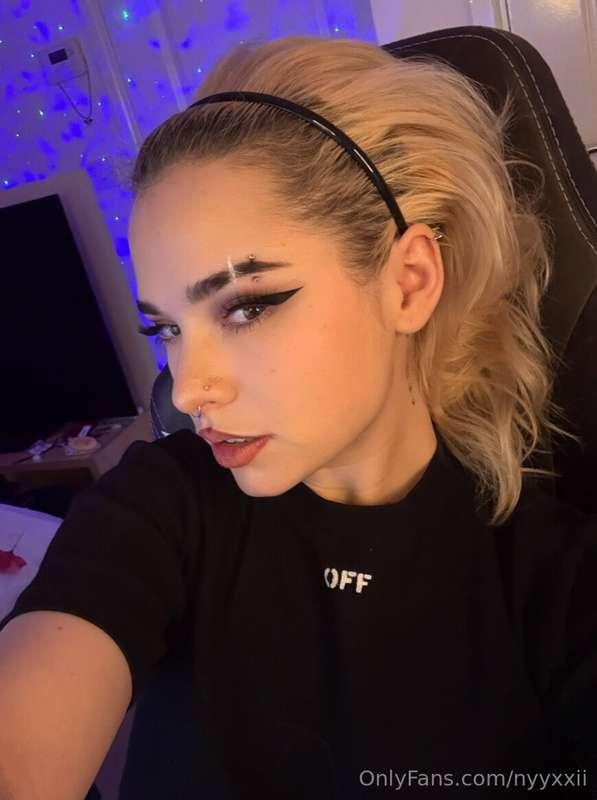 I'm going to make a spicy voicenote for a lucky fan but I ne..