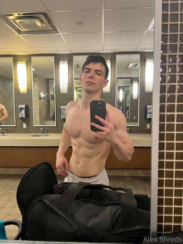 I’ve been working hard in the gym 😏 can you tell?