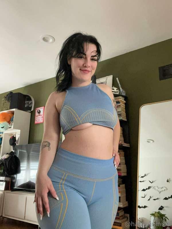 ### RIPPIN UP MY GYM CLOTHES 😈
for daddy🥵 which hole are you..
