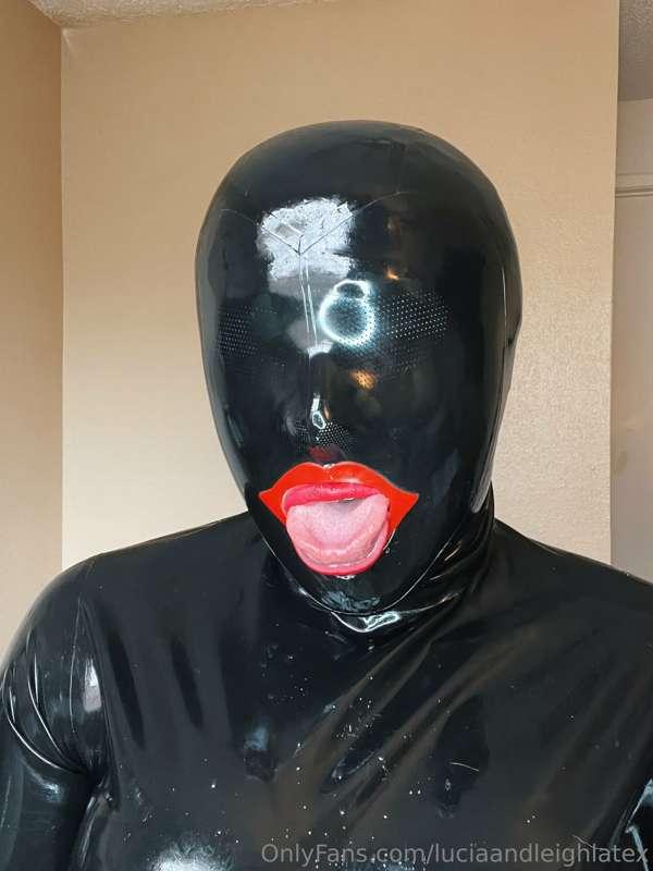 luciaandleighlatex image #0