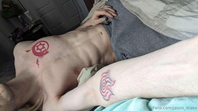 Do you guys like my grey sweats this morning? 😏😏  I've had v..