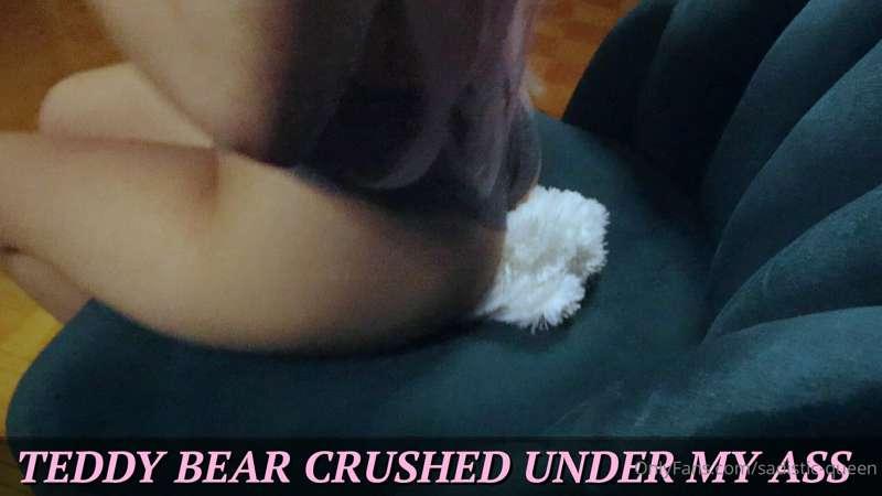 Teddy Bear CRUSHED Under My Ass - {HD 1080P}
_______________..