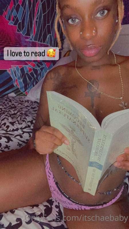 What better way to read a book 🤓
