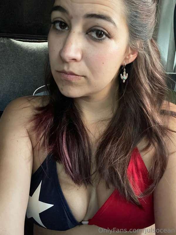 This TX girl is dying in the heat 🥵🥵