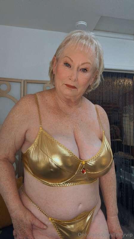 Wanna get to know me better? Let’s chat and see where the co..