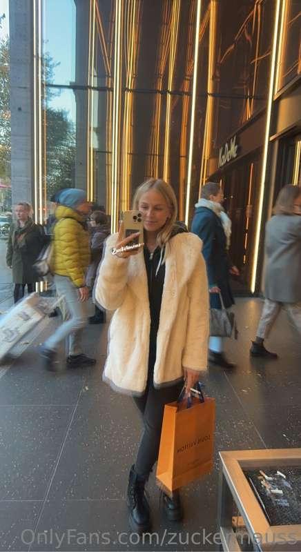 Hey Baby, ich bin gerade in der Stadt bisschen Bummeln 💋❤️‍🔥