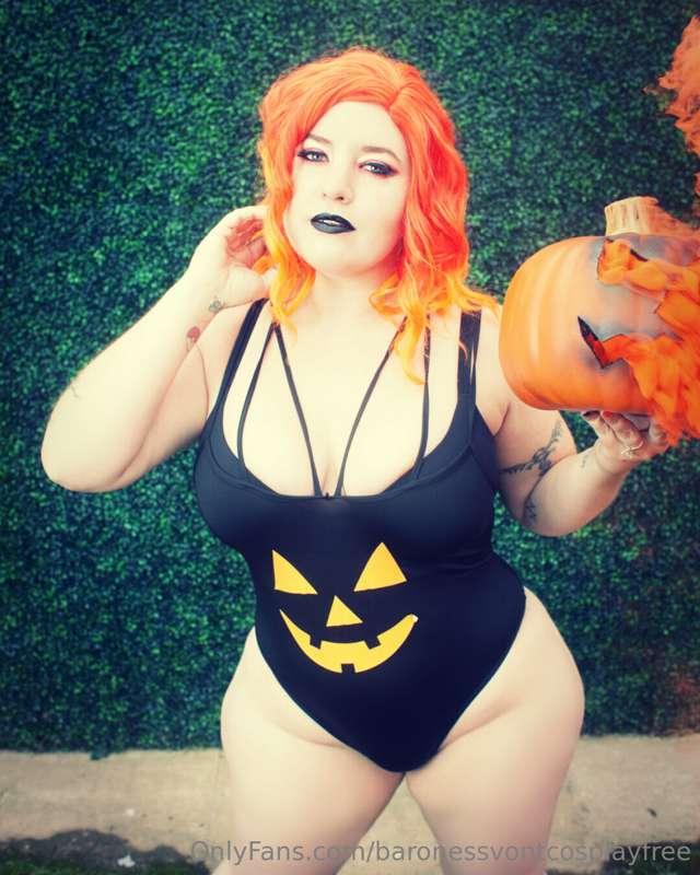 Pumpkin Spice & Everything Nice ;) ;)
Light my candle daddy ..