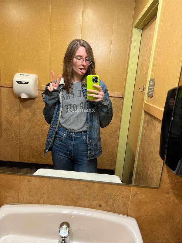 Denim and boobies ✌🏻
