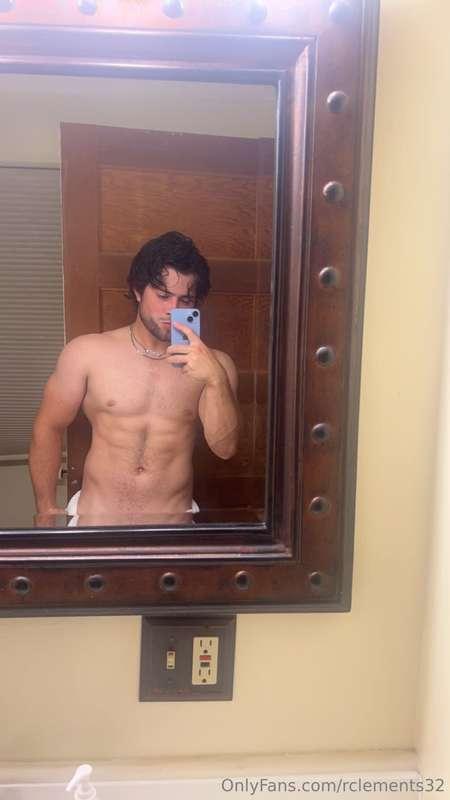 who wants to see me drop the towel 🙃😏