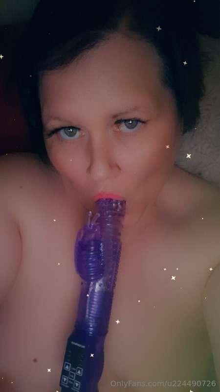 Wanna see me deep throat this honey? Xx