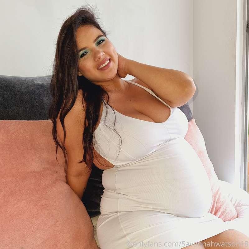 Aquí compartiendo momentos de mi felicidad con ustedes

🥰🤰💖💕..