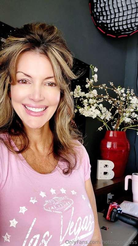 Just another happy HUMP DAY here in HappyVille... 👍😊. What a..