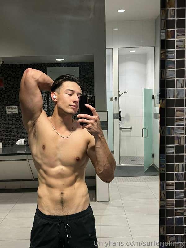 Shredded and horny🥵🍆