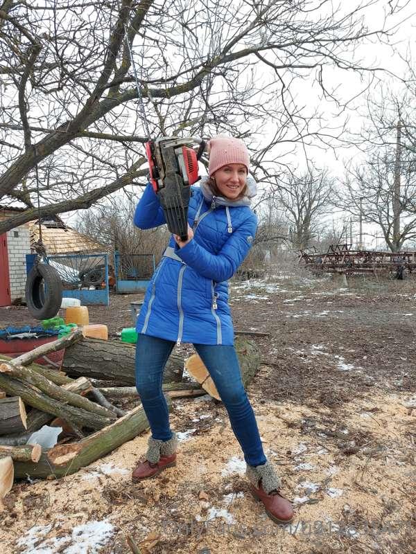 Hey!  I am Anastasia!  I'll show you how to survive in the U..