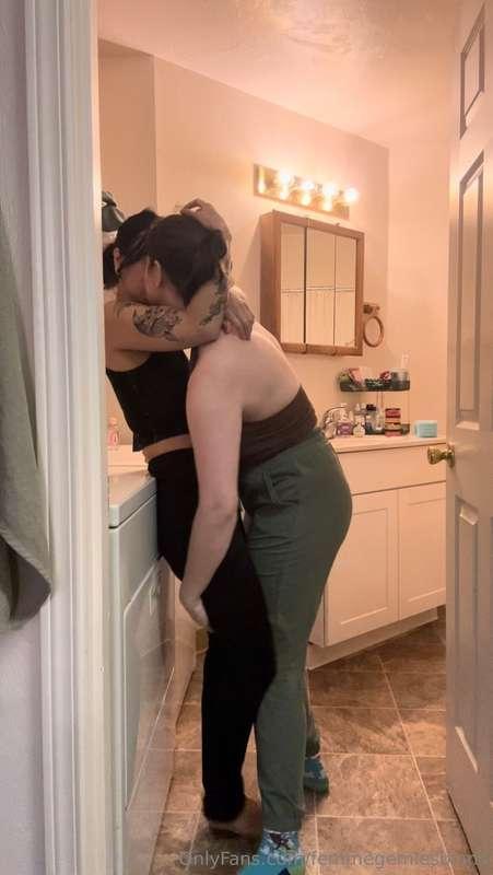 My turn to hump Diamond over the drier!🤭 We share passionate..