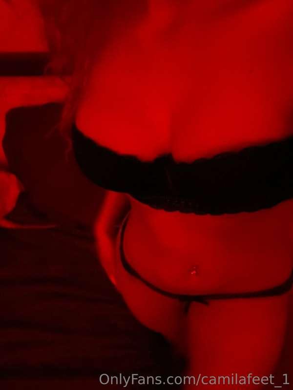 Do you like black lingerie? 🖤