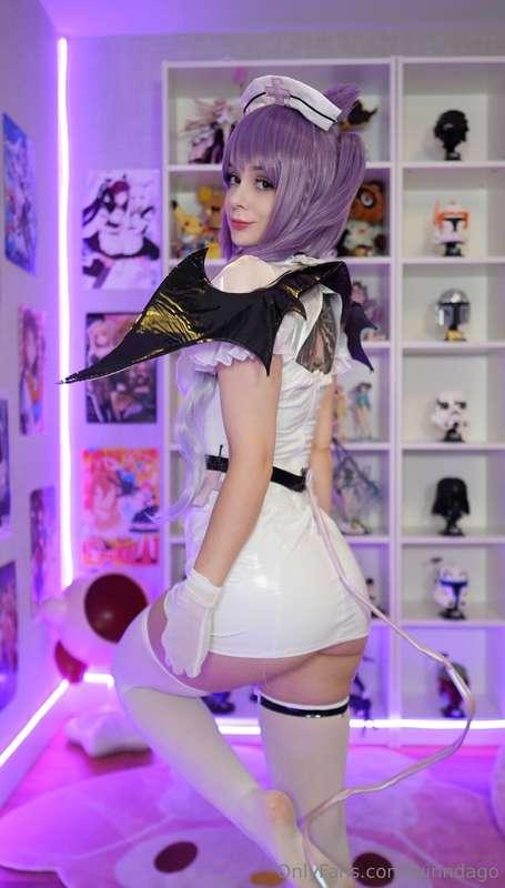 should i lift my dress up? :3