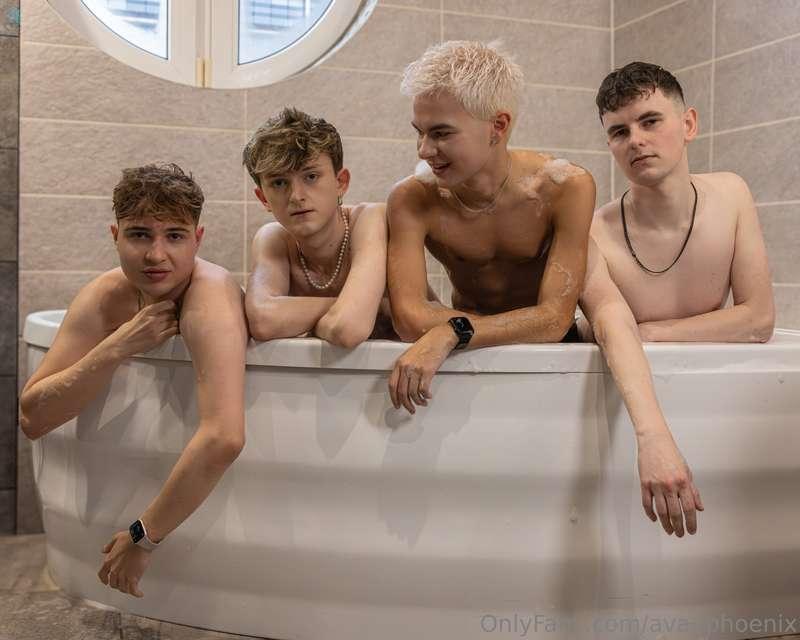 Bath boys 😇