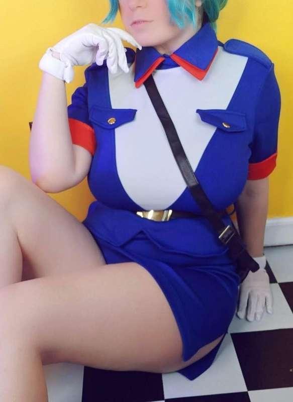 Officer Jenny would like to sit on your face ^^