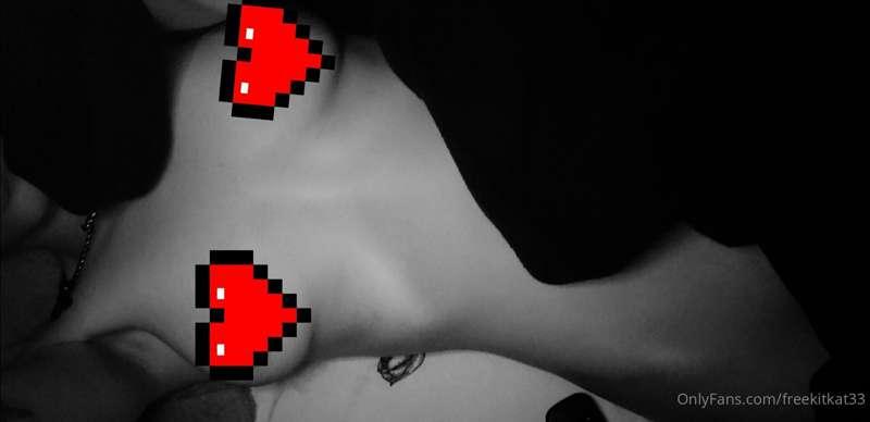 Love a spicy goodnight photo to tease you 😋
Sweet dreams 😘😴