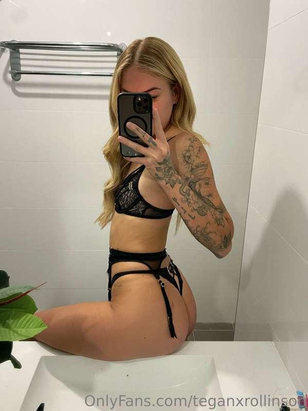 New lingerie, who this 🥵
