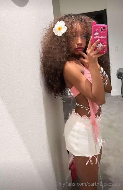 I’m the flower and the whole bouquet 🌸