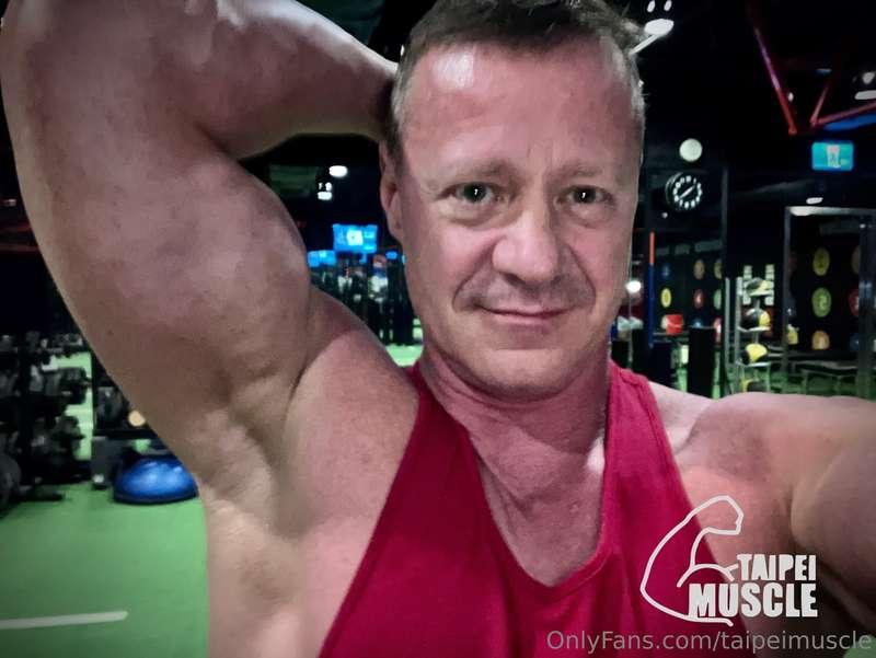 Pits, pecs, nips, muscles. EAT THEM ALL. Sniff and lick my m..
