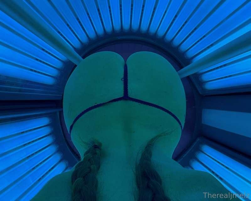 Tanning bed fuccery😈😈💦