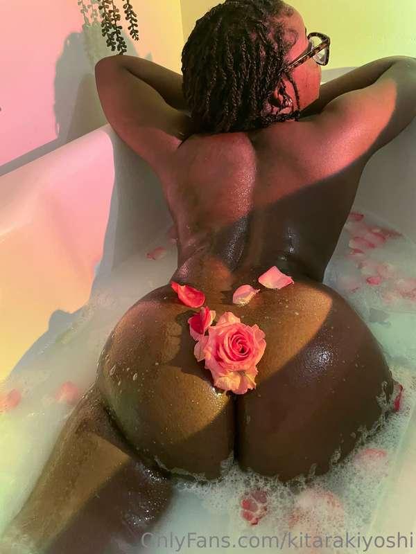 the milk flower bath set is available💐!  you can tip atleast..