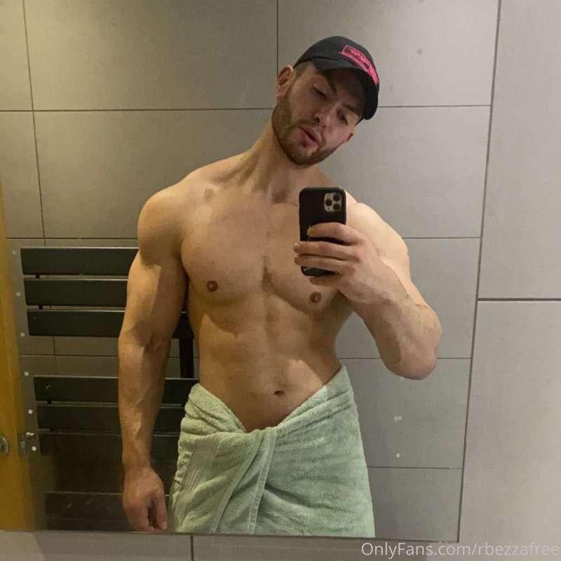 Remove the towel 👇🏽😈
Www.onlyfans.com/rbezza