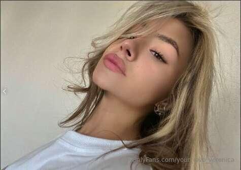 💗 Subscribe FREE only NOW 💗 

🍒 @ilona_candy just turned 18,..