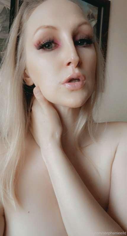 Bimbo vibessssss. What’s your fetish?? Sorry for not posting..