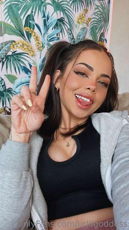 Dont forget! Live today at 5PM PST! 😈