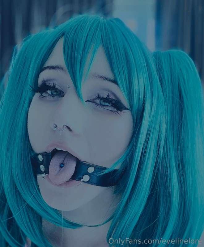 evelinelore main image