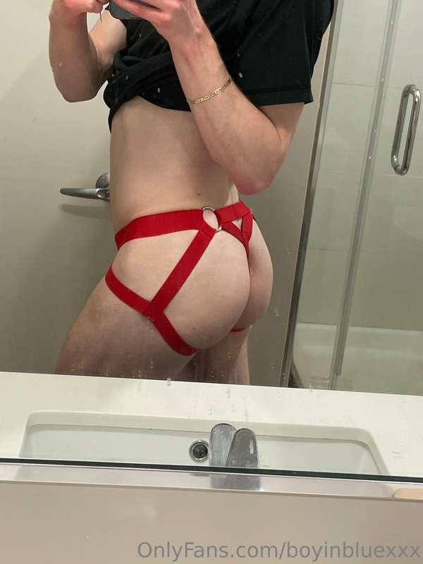 Night out uniform!❤️🥰 (i wish you could feel how sweaty my s..