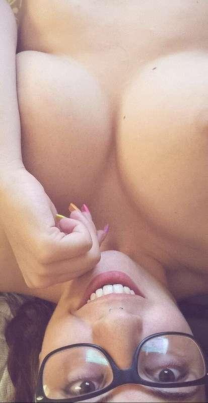 Quando ti guardo così, voglio solo una cosa 💦 Tanta e calda ..